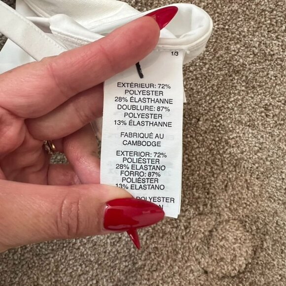 Vuori White Yosemite Sports Lounge Bra Size Medium NWOT - Picture 7 of 7